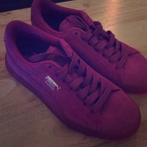 Kids pink puma shoes